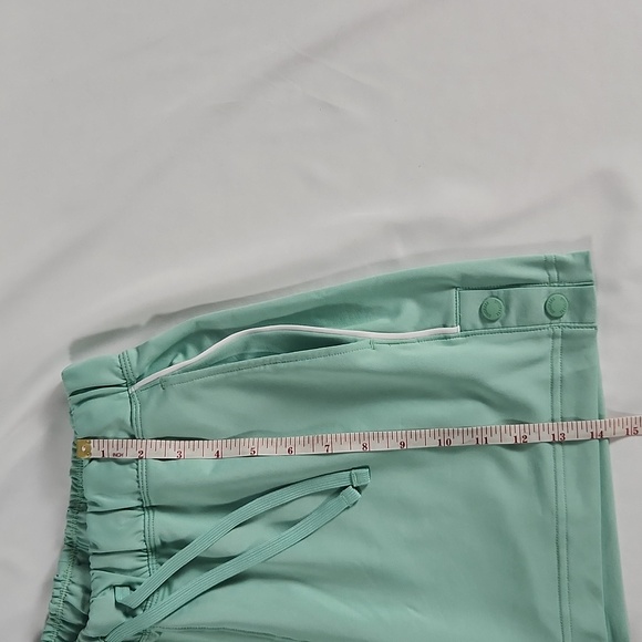 Gymshark Athleisure Light Green Pocket Short. Draw String Small Size - Picture 7 of 7